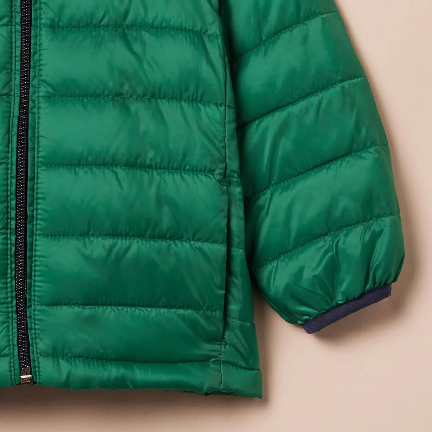 Amazon Essentials Boys and Toddlers' Lightweight Water-Resistant Packable Hooded Puffer Jacket