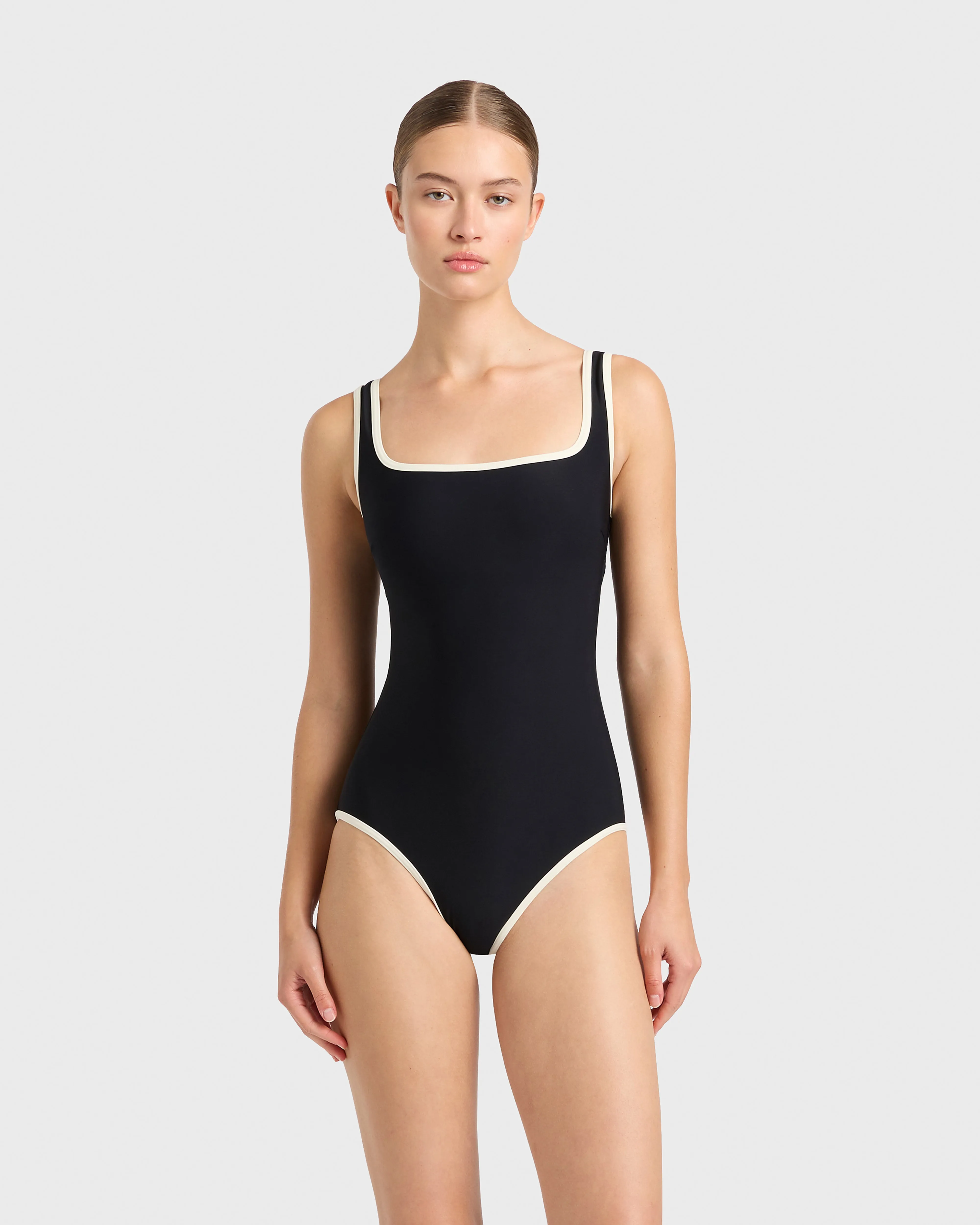 Mckenna One Piece - Black (Sculpteur)