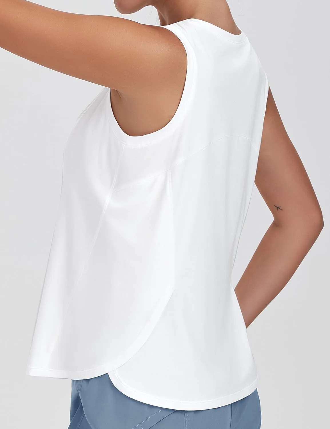THE GYM PEOPLE Women's Workout Tank Tops Loose Fit Sleeveless Breathable Yoga Shirts with Side Slits